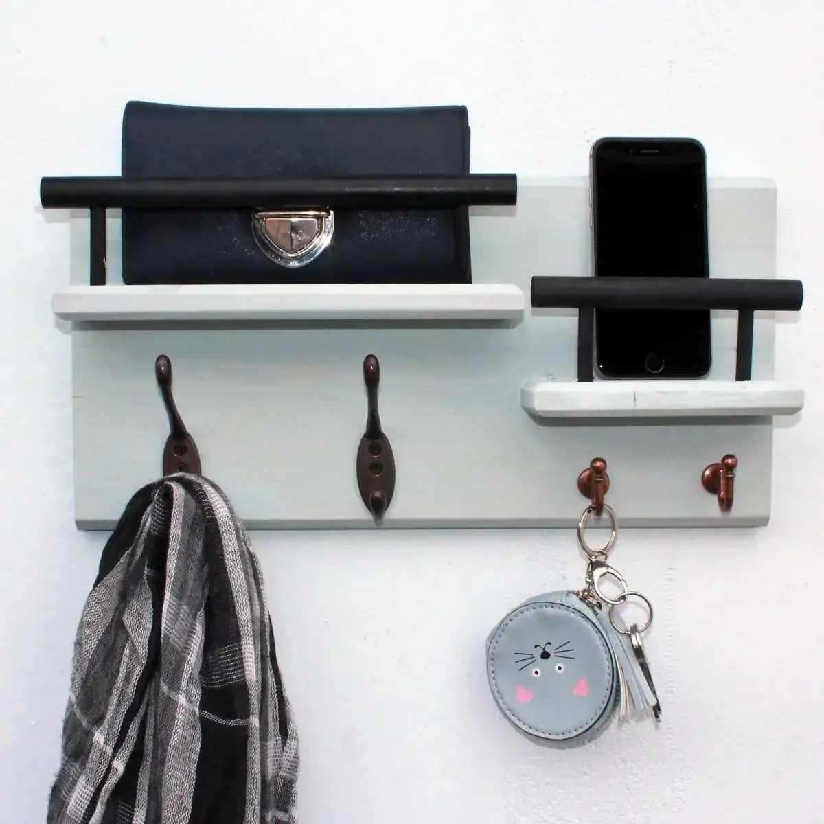 Cuier din Lemn cu 4 Agatatori si 2 Polite 1002 Homs 40 x 20 cm, Verde Marin