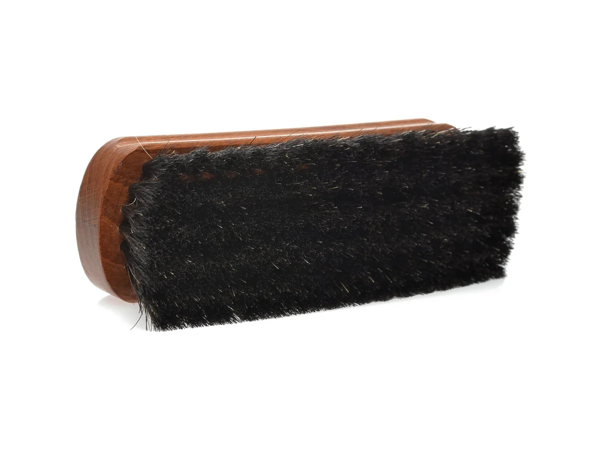 Perie Pentru Lustruit, Solitaire