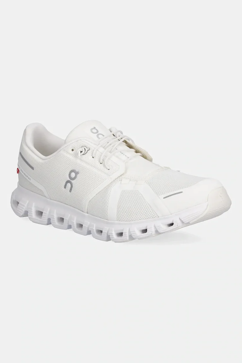 On sneakers Cloud 6